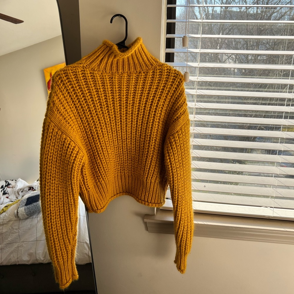 H&M chunky sweater. Like new.
